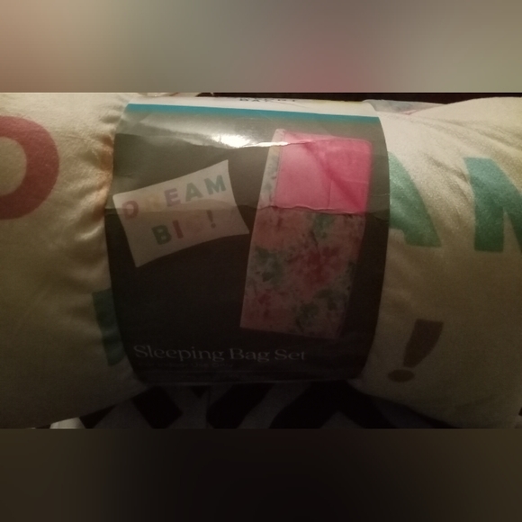 COMFORT BAY Sleeping bag set NEW PURCHASED AT AUCTION ⭐️ I NEED A BOY SET - Picture 3 of 4